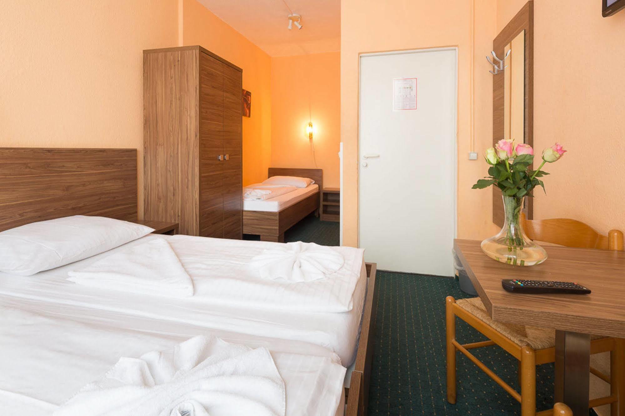 City Hotel Ansbach Am Kadewe Berlin Dış mekan fotoğraf